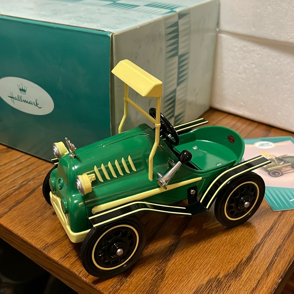 Kiddie Car Classics- 1964 GARTON Tin Lizzie        Hallmark Accurate Scale Model